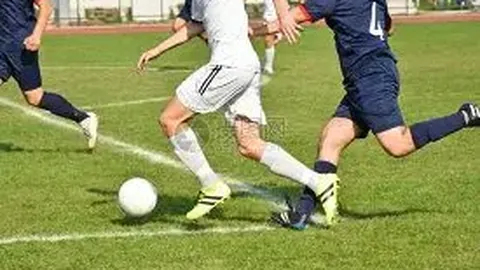 杨幂念错字引热议，粉丝解读为二次元用语