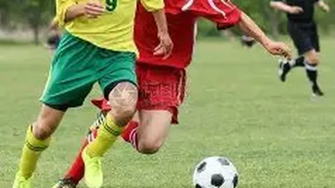 岳云鹏女儿学乐器照流出，神似父亲萌态十足