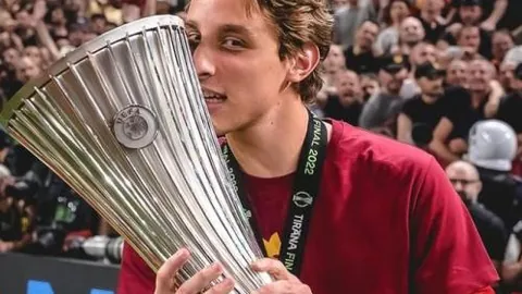 “中超前外籍教练指出：中国球员海外发展意愿淡，高收入成关键因素”